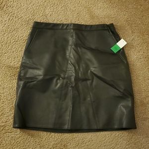 🆕️ Dip Leather Skirt